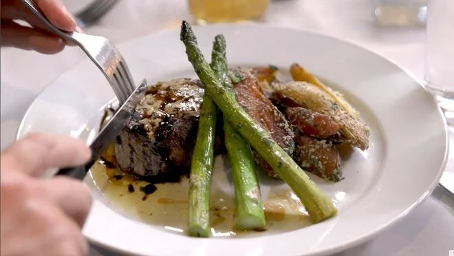 Looking for a restaurant to try? Here are 12+ places where you can eat on an outside patio