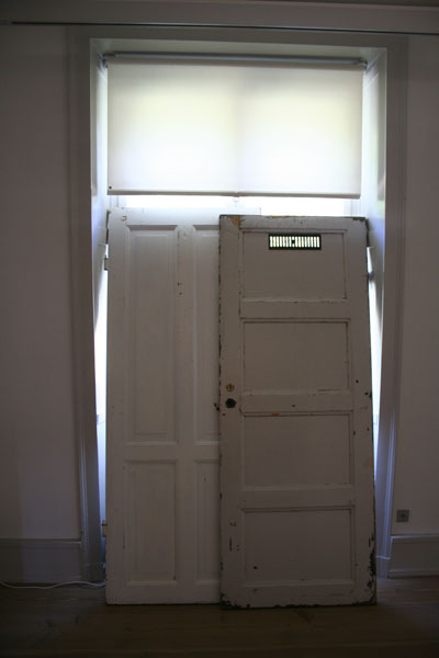 One size fits all, (sound, doors, embroidery, knitting, My Room, Sophienholm, 2005).