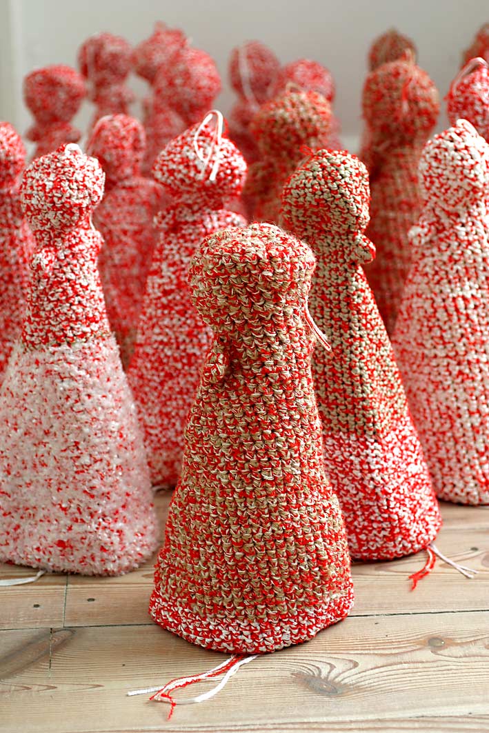 Army Of Me, (crochet dolls, ca. 100cm x 150cm, 2002).