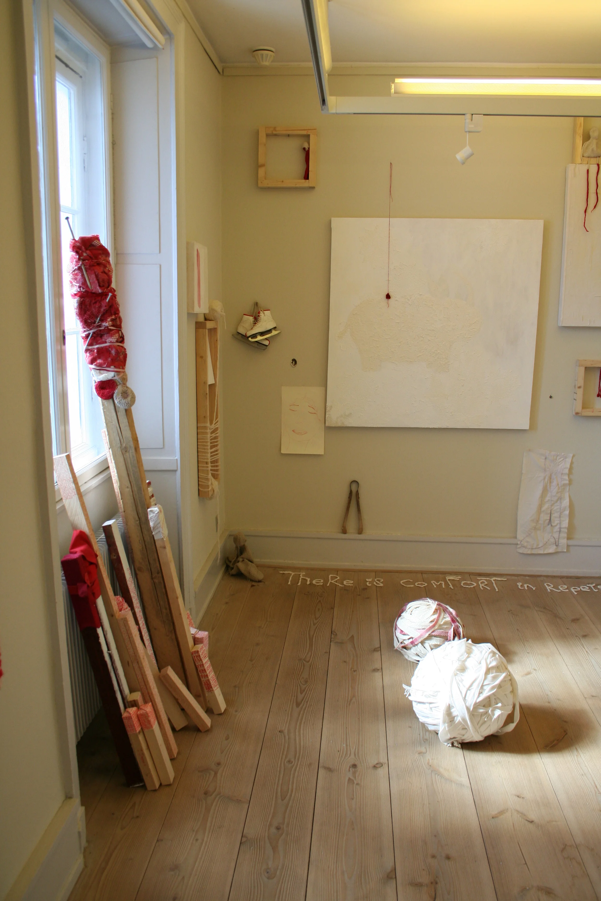 There is comfort in repetition, (Installation, My Room, Sophienholm, 2005).
