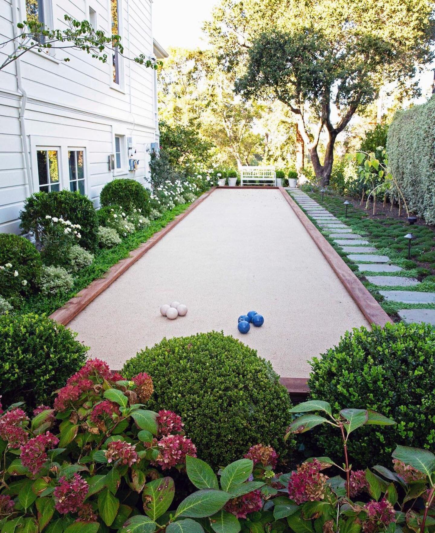 If only we had thought to put in a bocce court with our landscape overhaul. Gorgeous design! @denlerhobartgardens @kenlinsteadtarchitects @markdsikes @housebeautiful