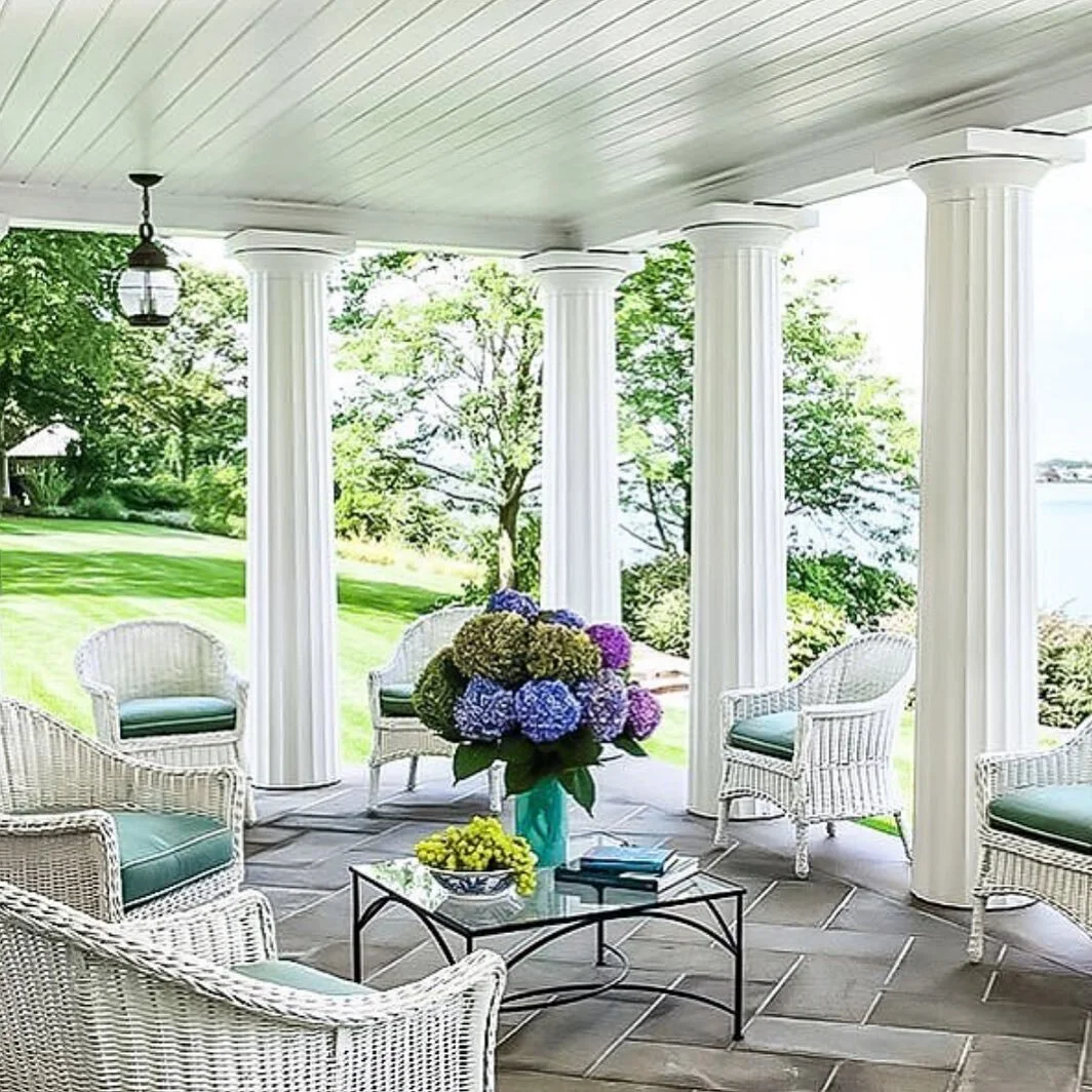 I could spend an afternoon in this space. I&rsquo;d needlepoint and sip iced tea! Photo via the awesome feed of @southamptonfortheseason.
