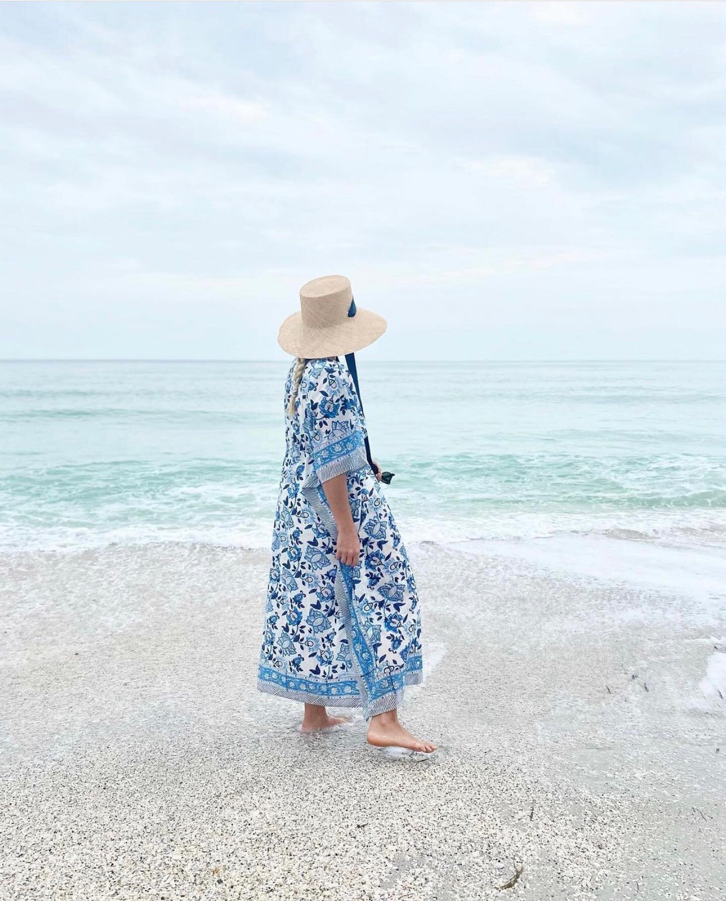 @karamillerinteriors looks amazing in the Boca Beach Dress. I am obsessed with her style and design work. She&rsquo;s definitely #onetofolllow New dress patterns are available. Link in profile.🐚