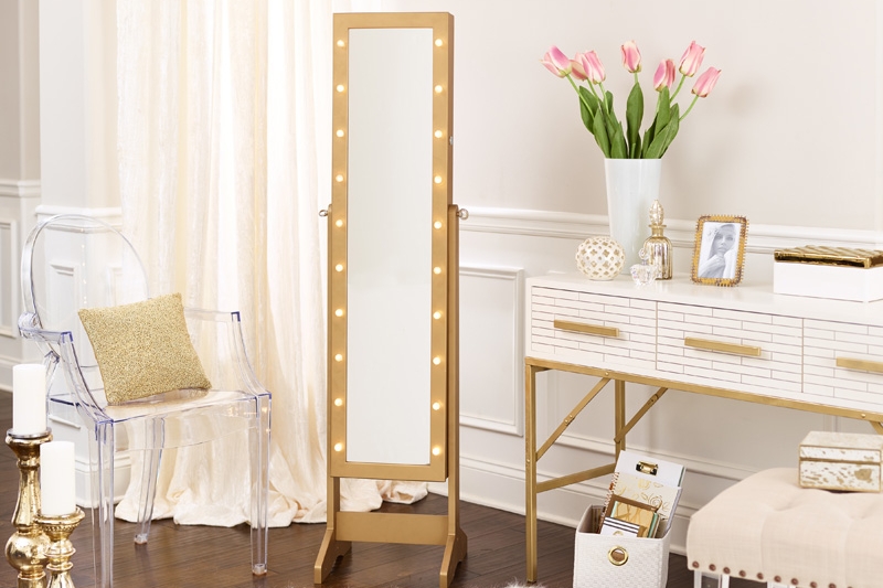JAFS2-LEDGOLD-LIFESTYLE copy.jpg
