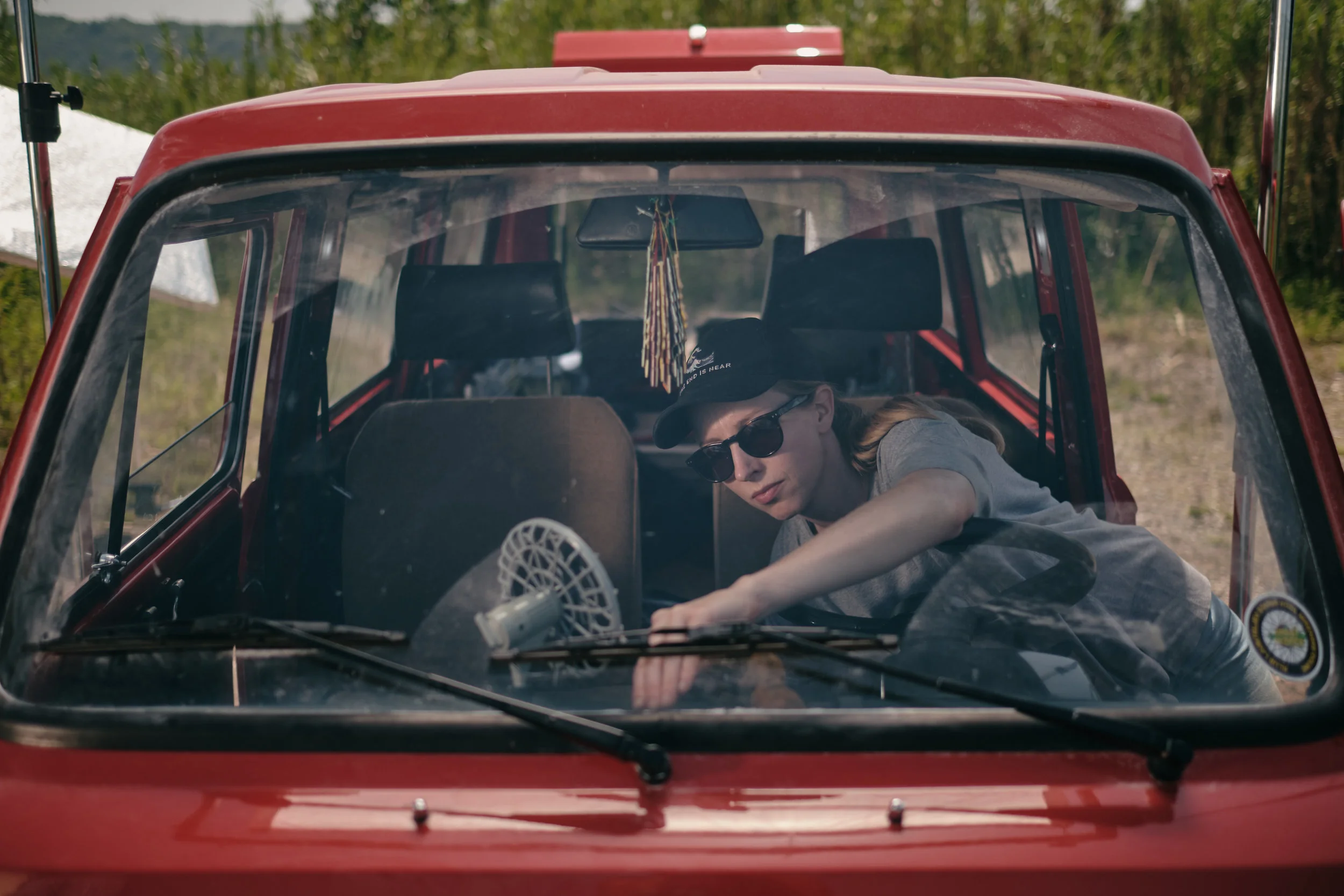 ‘Kratki rezi’ (2019) Production: EnaBanda Director: Urban Zorko DOP: Rok Nagode In frame: set dresser Maja Savc