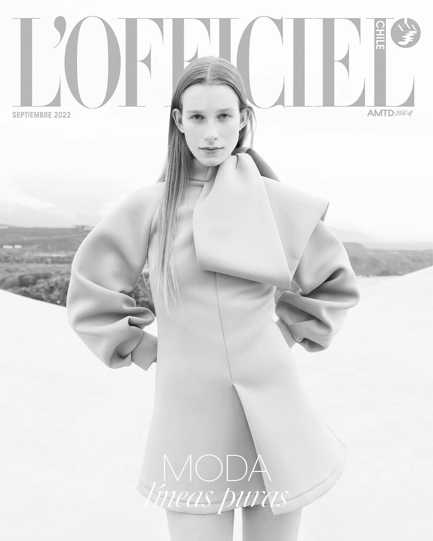 Los caminos de la Metanoia 🌊🫶🏽09/22

Con el vestido Skylight Neopreno de @proyecto_metanoia en portada celebramos la llegada de Septiembre y m&aacute;s reciente edici&oacute;n de L&rsquo;OFFICIEL Chile #8 

Gracias por la belleza y confianza @loff