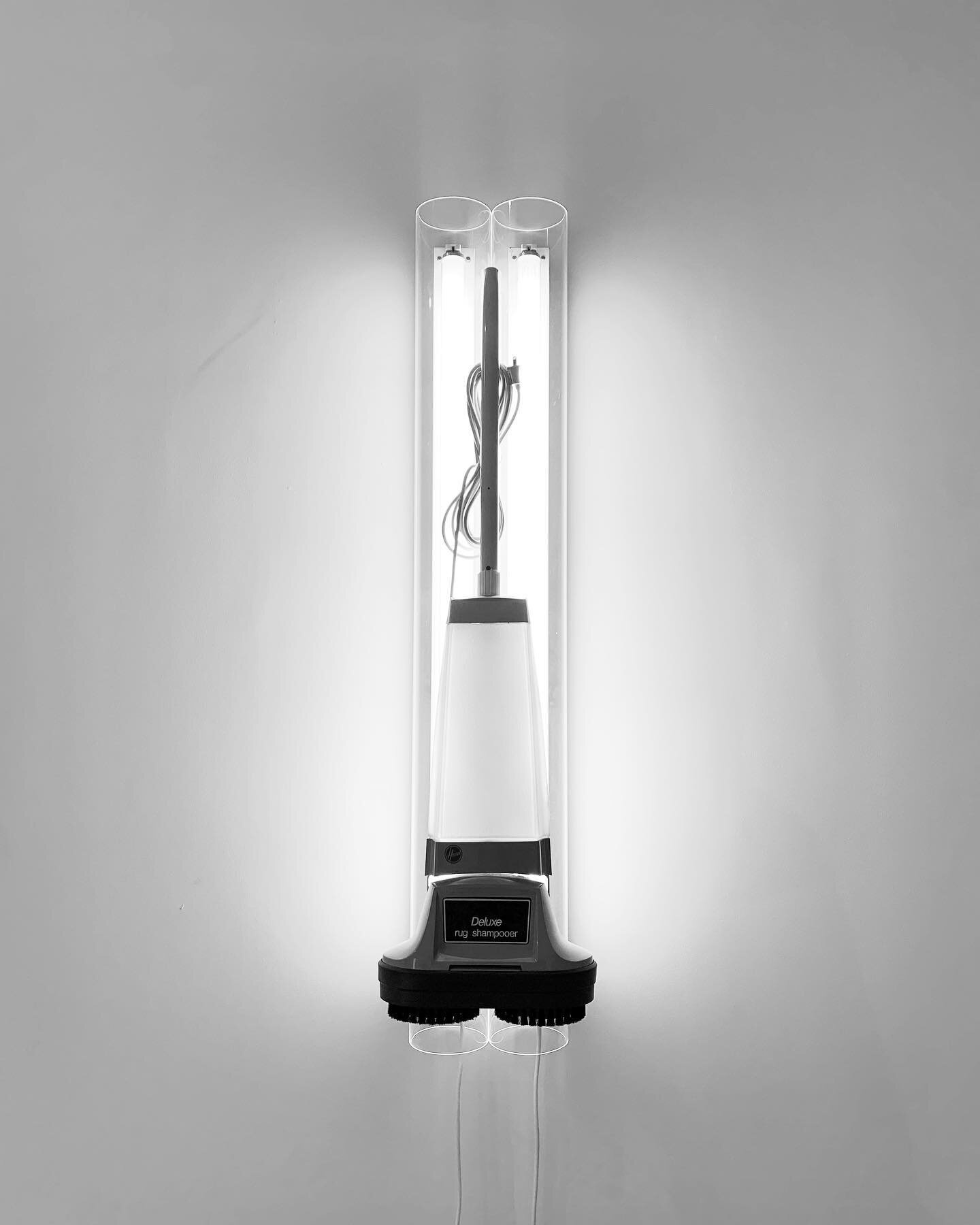 Mid week art 🧽💡09/22

Con las New Hoovers de Jeff Koons inmortalizadas en la coleccion del Rubell Museum, y registradas hacer un tiempo en mi &uacute;ltima visita. 

You learn of art by looking art.