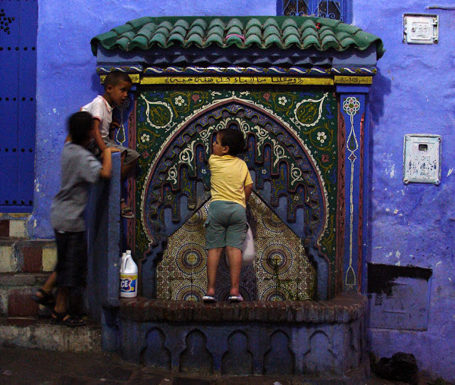 Una de las tantas fuentes de la Medina. Agua fresca de la montaña. FOTO FGZ