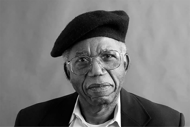  Chinua Achebe. FOTO  Paris Review  