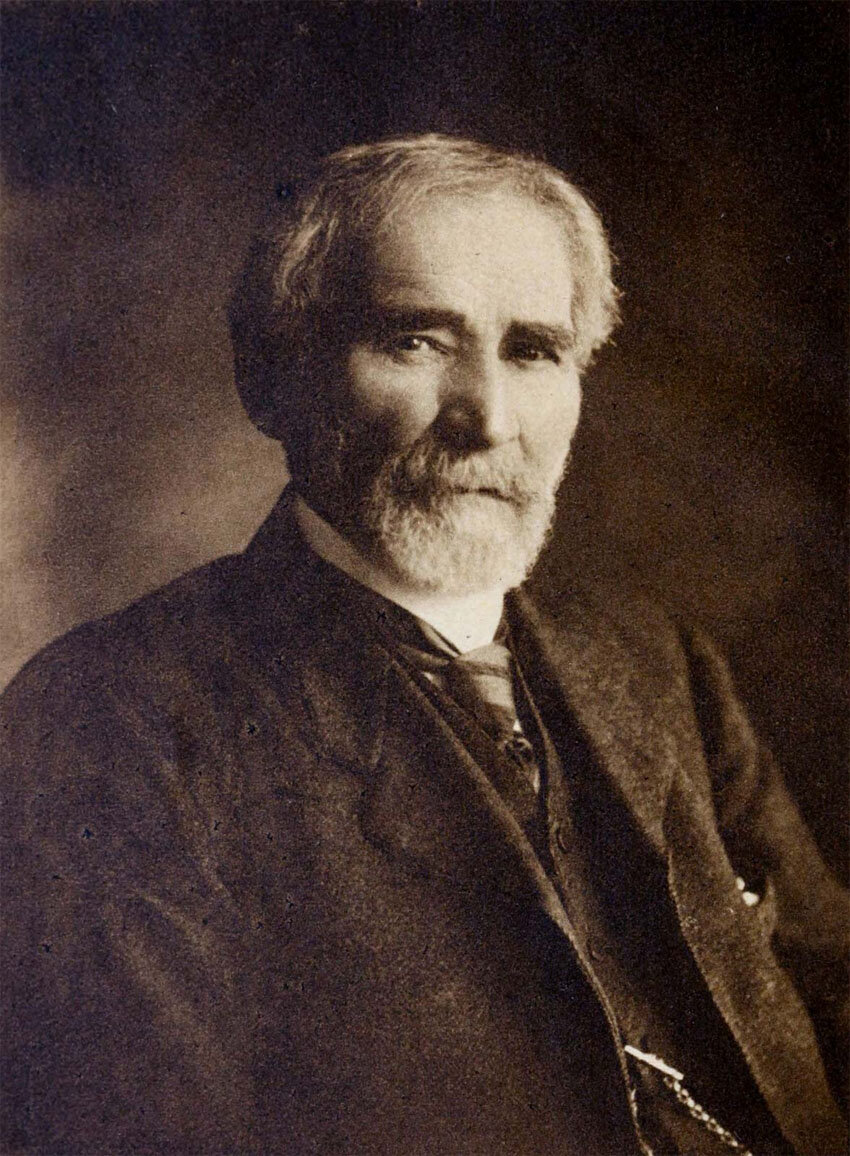 El autor. Foto  www.britannica.com  