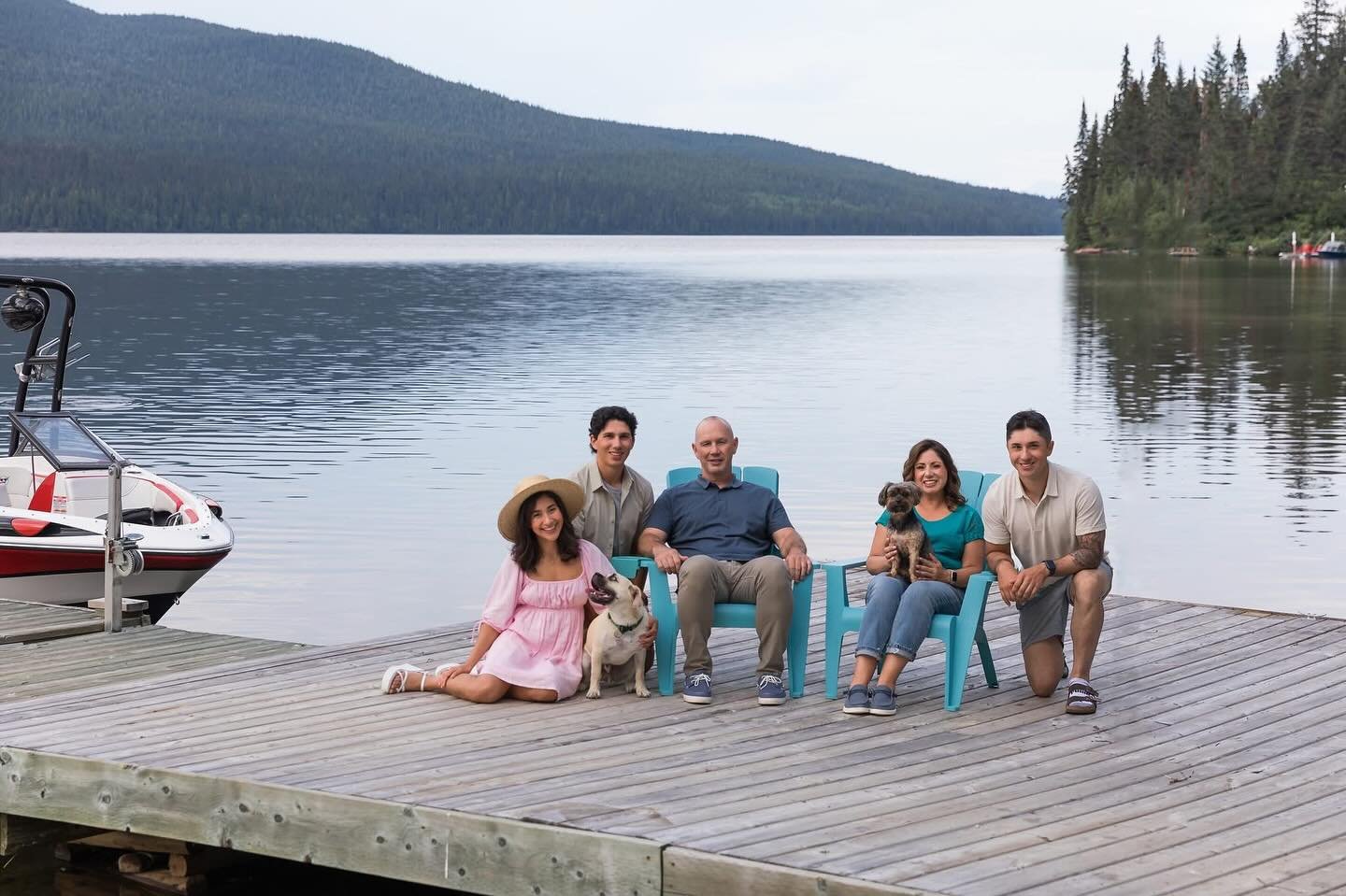 As summer days wind down, it&rsquo;s the perfect time to start planning your fall family photos!