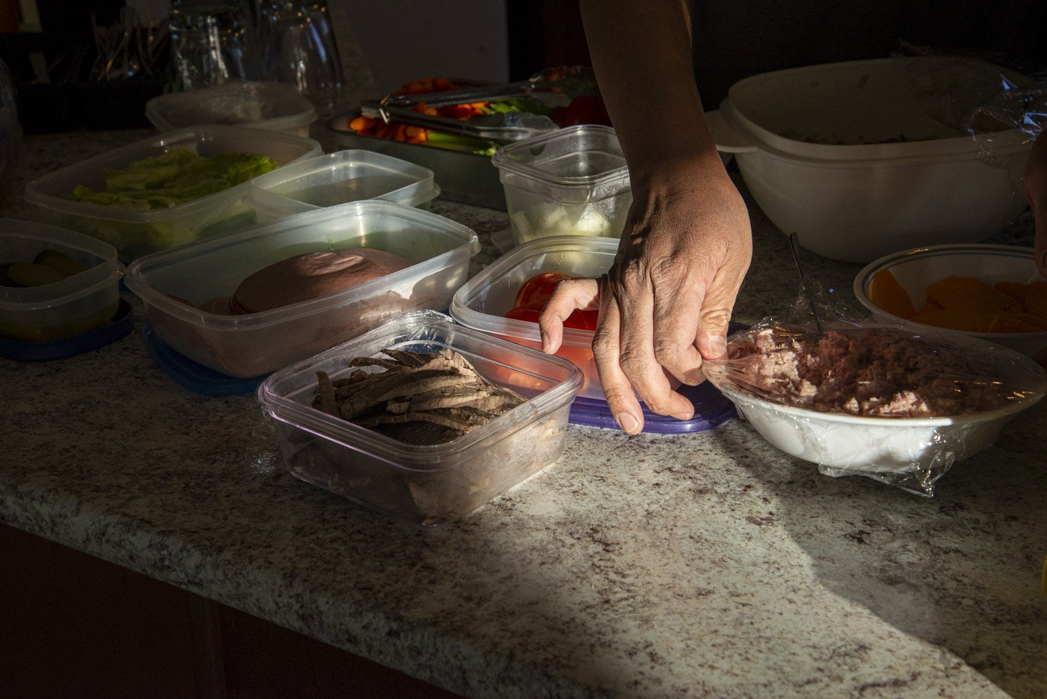 A staff prepares lunch for the residents of the Elder’s Caring Shelter in Grande Prairie, Alberta. The shelter, run by a local chapter (Métis Local 1990) of the Métis Nation of Alberta, has a vision to provide safe and affordable housing to homeless