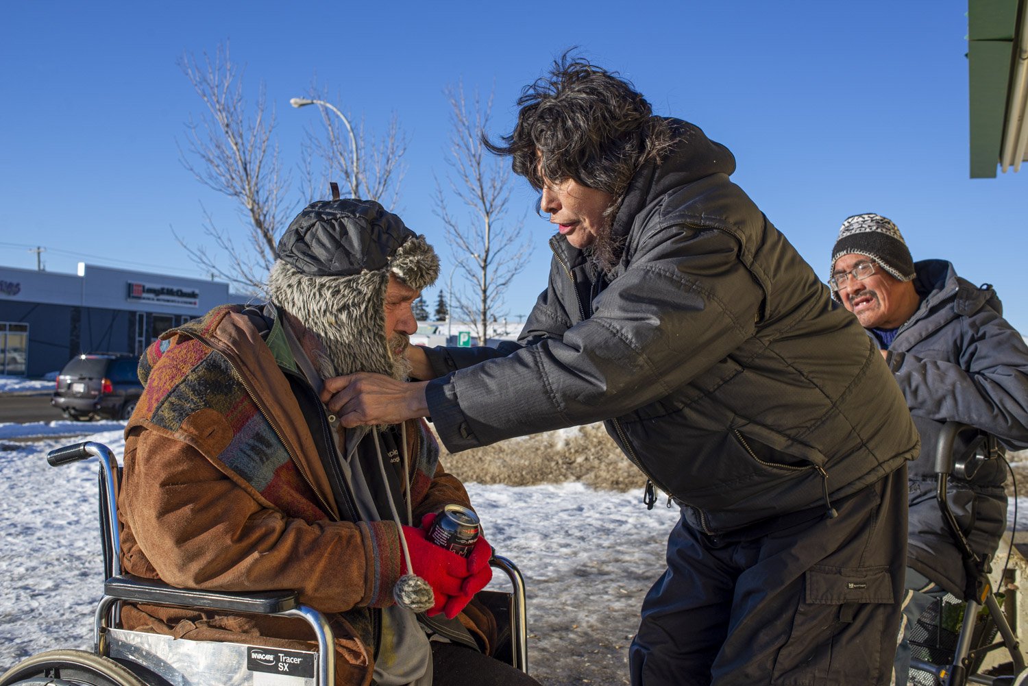 Friends in downtown Grande Prairie in Alberta keeps each other warm during a cold winter day. Many homeless seniors struggle with poverty and stigmatization and a good proportion of them are from First Nations and Métis Nation in the region. Des am