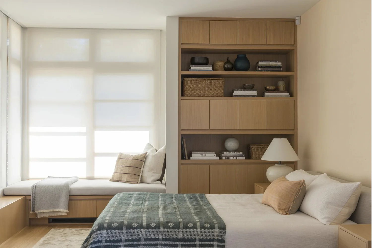 DISC Interiors SP master bed01.jpg