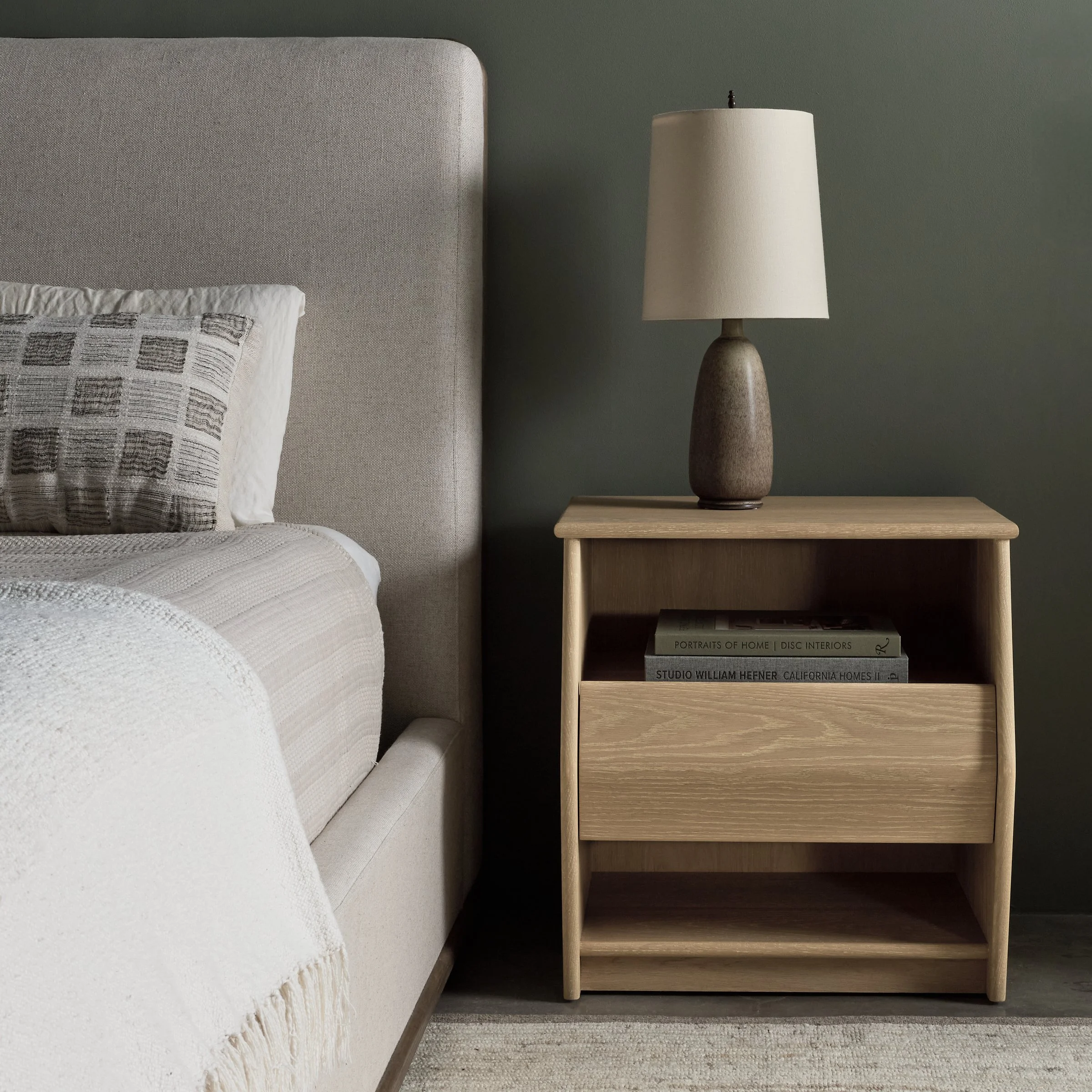 Disc_6.2.26_Nira_Nightstand_1009.jpg