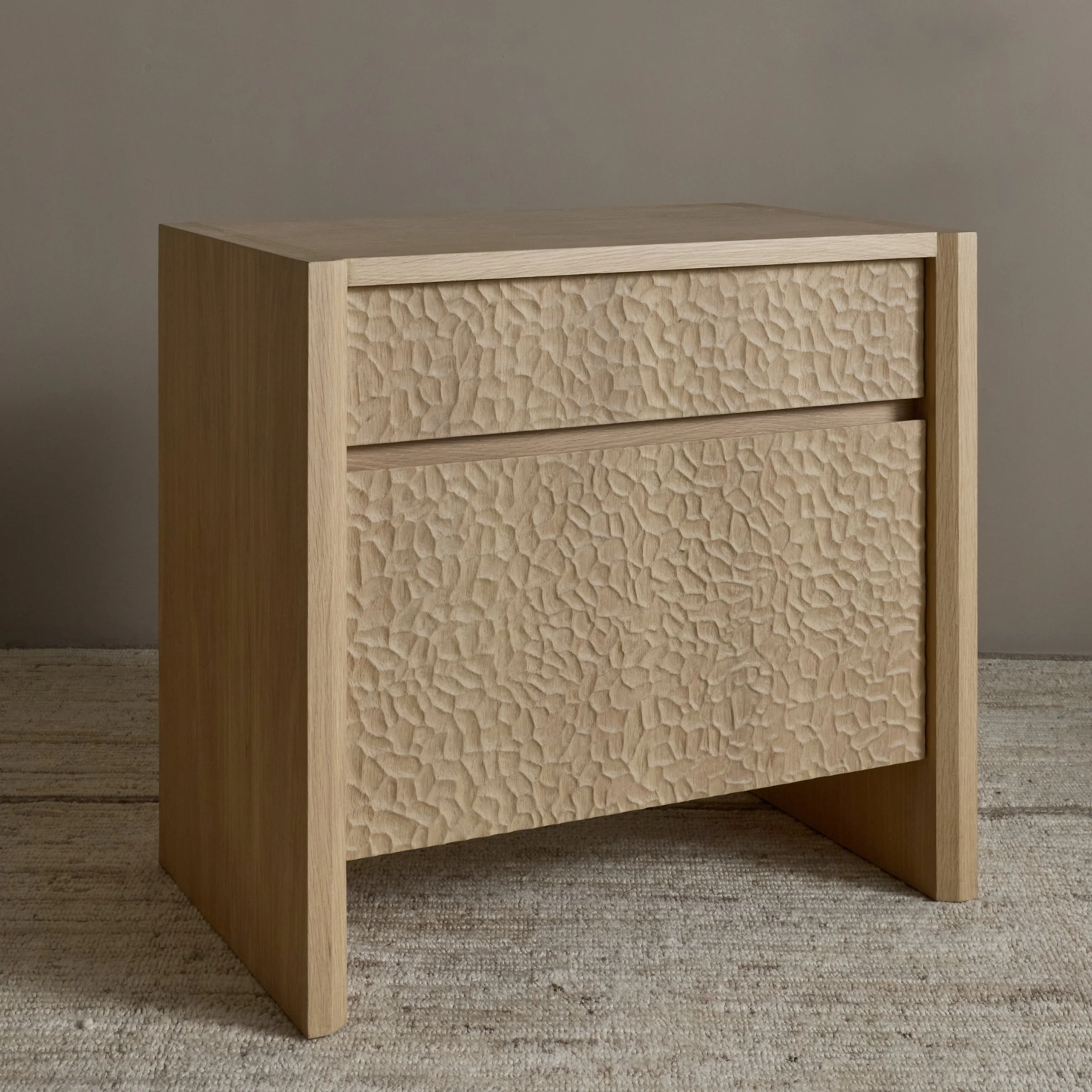 Disc_6.2.26_Nightstand_1_1003.jpg