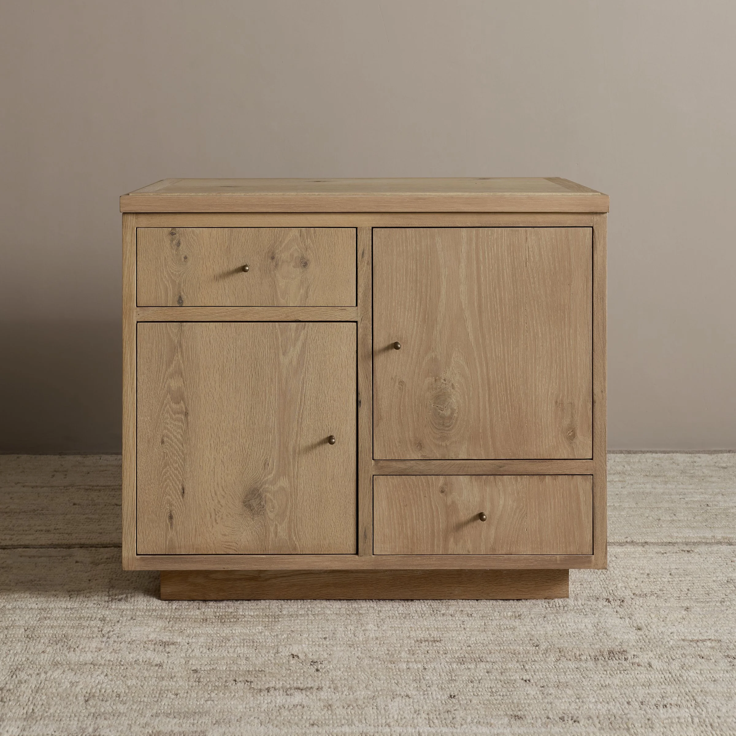 Disc_6.2.26_Agnes_Nightstand_1012.jpg