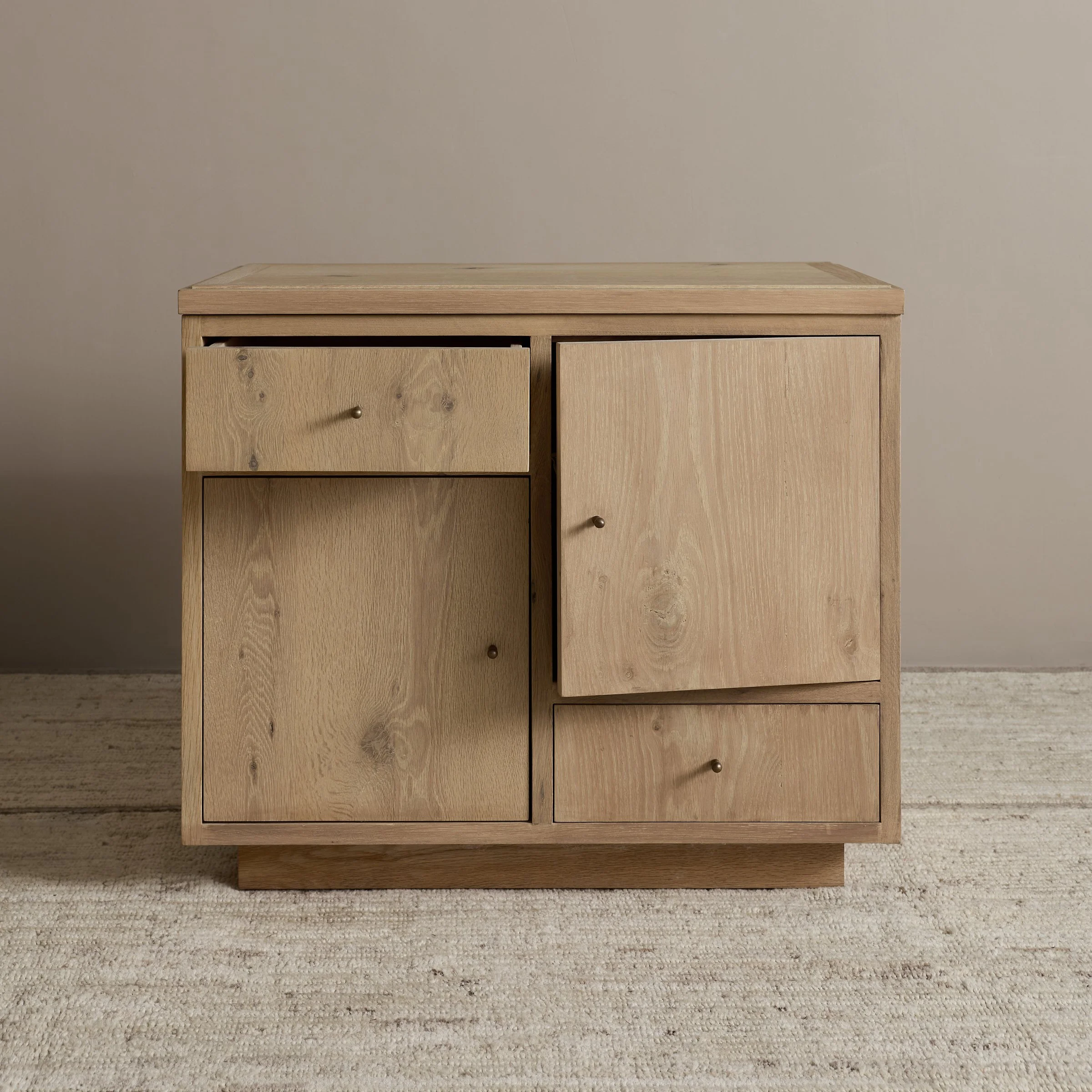 Disc_6.2.26_Agnes_Nightstand_1013.jpg