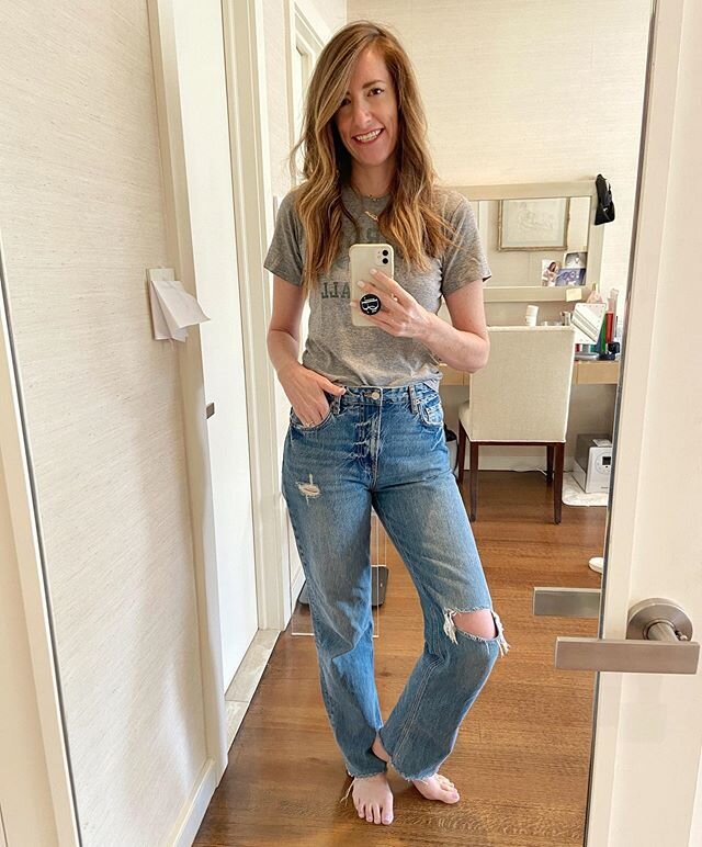 Life is not all pretty dresses. Sometimes(especially these days) you just want a great pair of jeans and a vintage vintage t-shirt. 
T-Shirt: Vintage Football T 
Denim: Zara

Yours in style,
Allie
.
.
.
.
#thebrandweingroup #lifestyledesigner #newyor