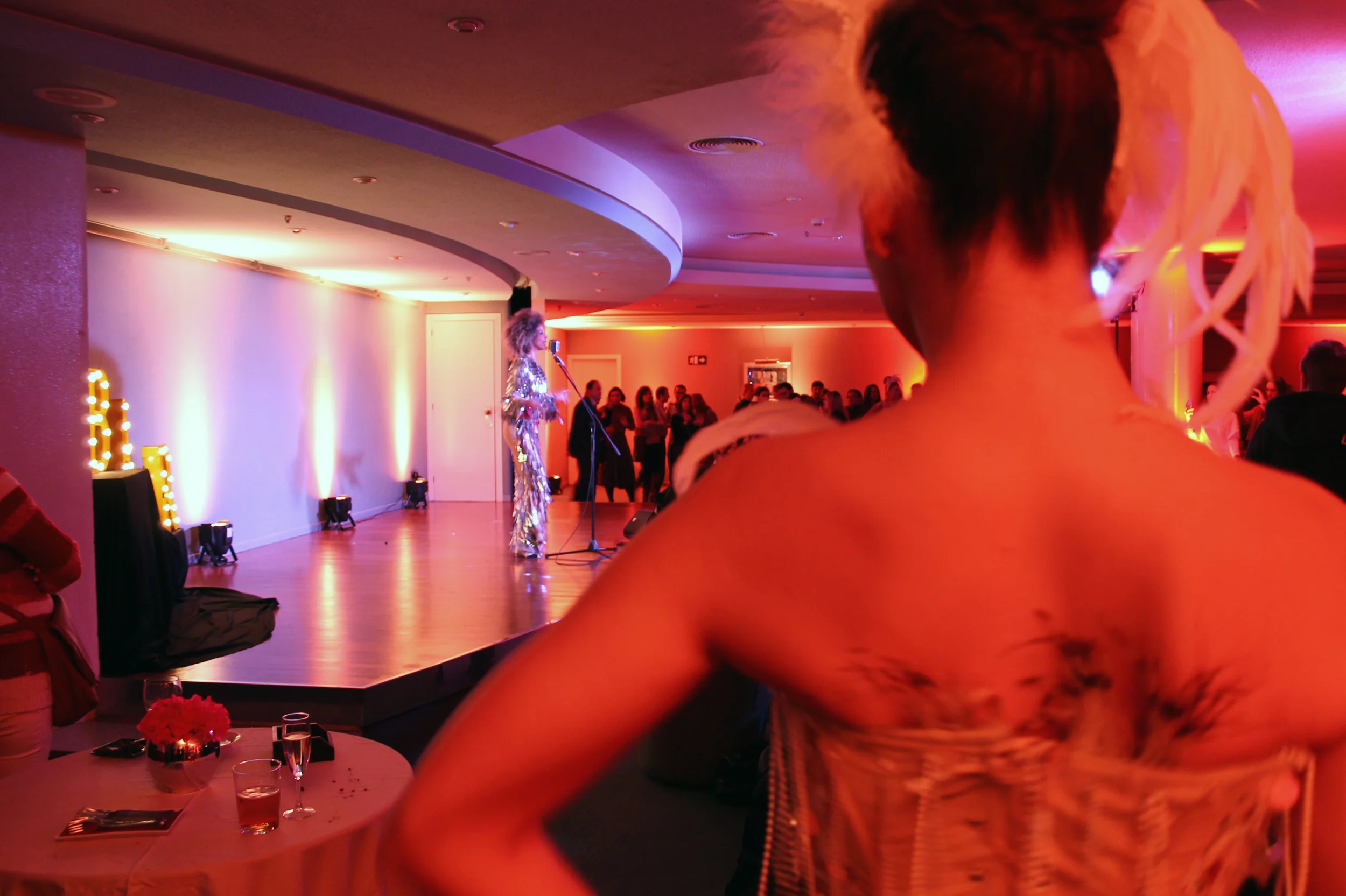 MODERN CABARET para la Presentación del espacio en el CROWNE PALACE HOTEL