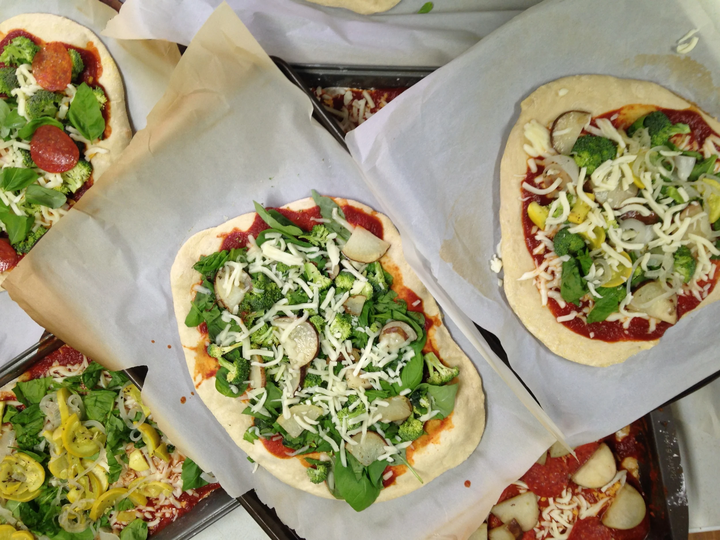 During our weekly cooking class, homemade pizza was on the menu, loaded with vegetables, including basil grown in our hydroponics system, and homemade dough! Both delicious and budget friendly! (A.Gross, August 2015, La Plant)