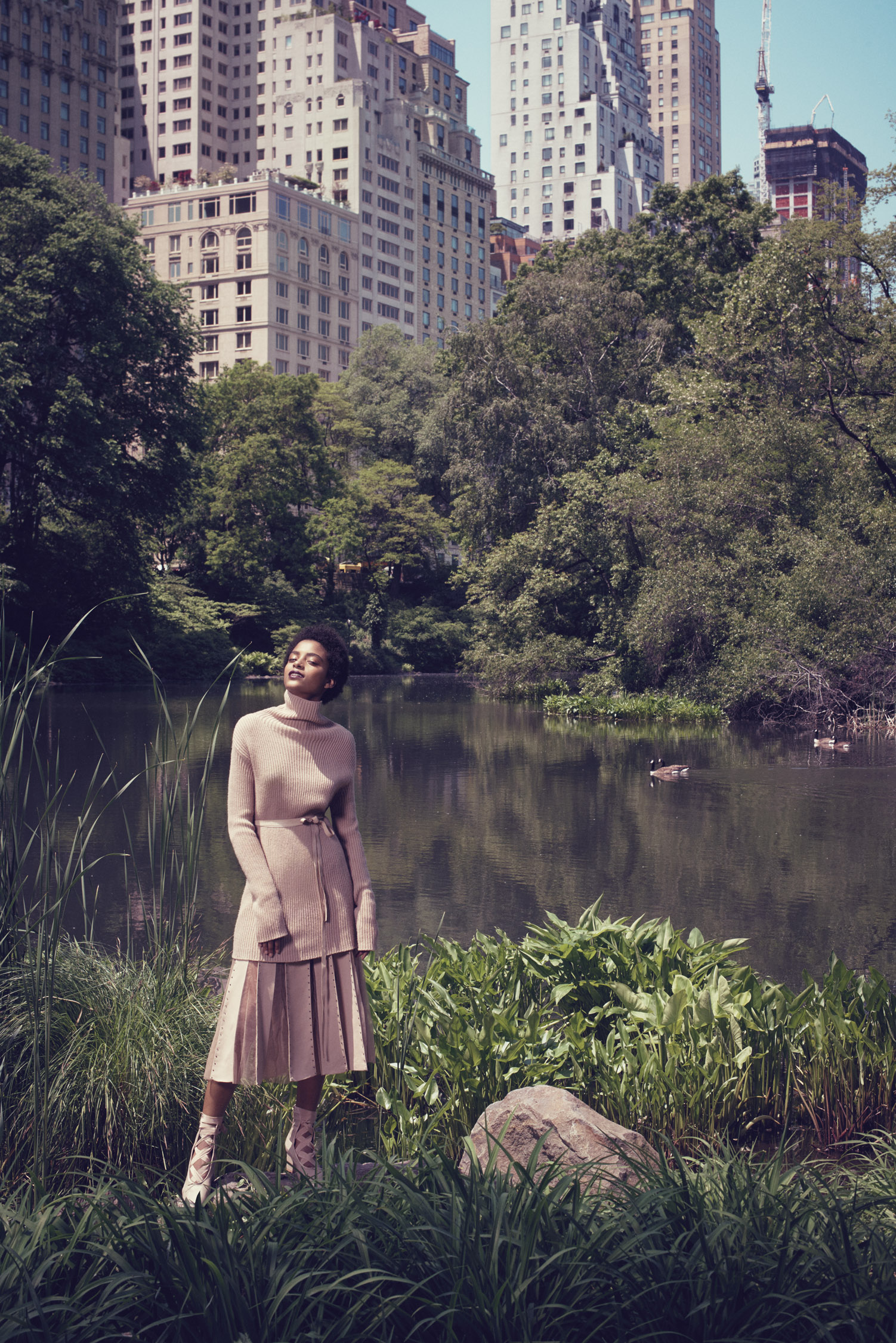 Bergdorf-Goodman-Magazine-September-2016-Alecia-Morais-by-Sofia-Sanchez-and-Mauro-Mongiello-06-Valentino.jpg