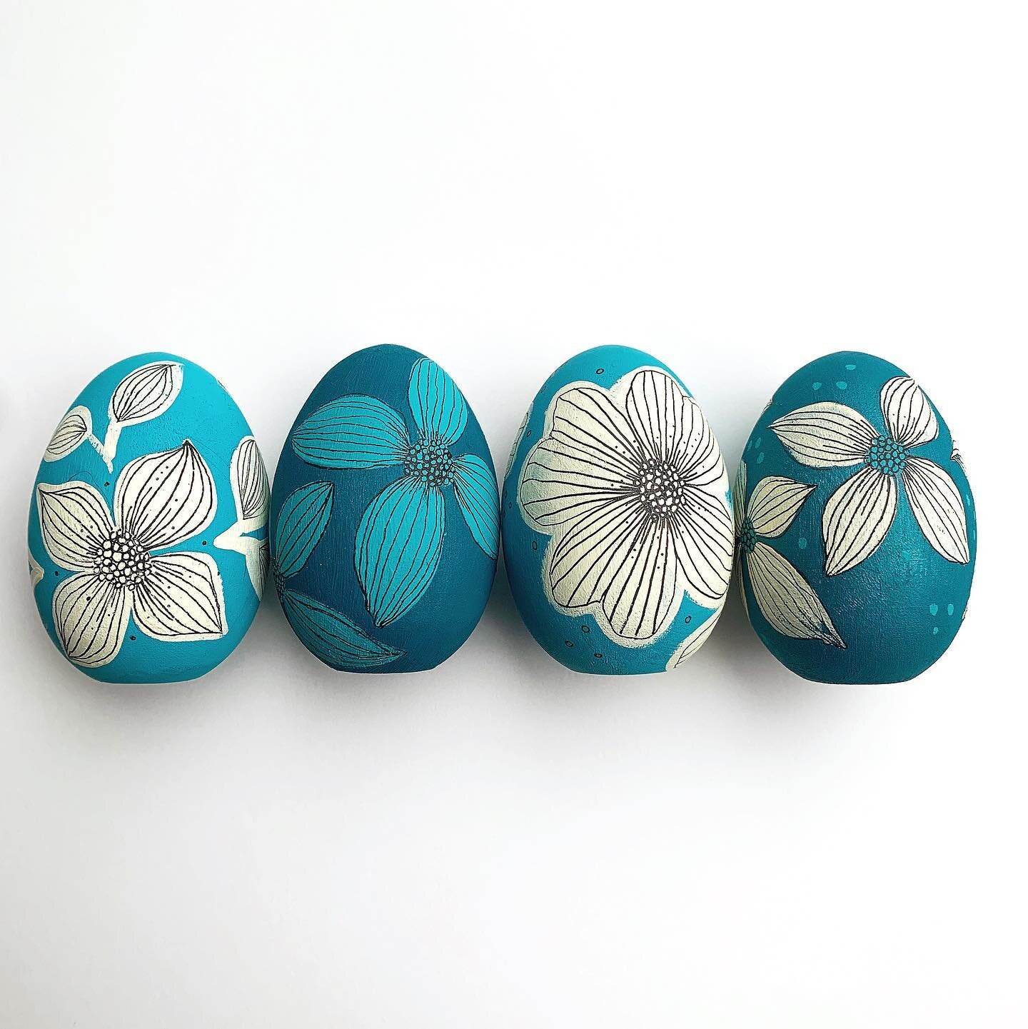 Happy Easter! I painted a few eggs this week to add to my collection. I hope you had a wonderful weekend. 🐇🌸