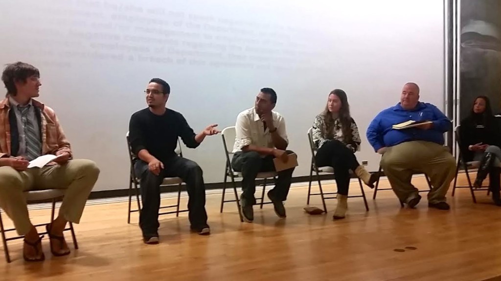 On October 27, Fuerza joined with AFSCME and Brown University mailroom and library workers in a workshop led by the Brown Student Labor Alliance about the increase in subcontracted, privatized, and outsourced work. Workers across many industries in all parts of the world are facing wage cuts, losses of benefits, threats, intimidation, and dangerous working conditions as a direct result of subcontractors and private corporations. Thank you to the Brown students for inviting us to be a part of this panel!