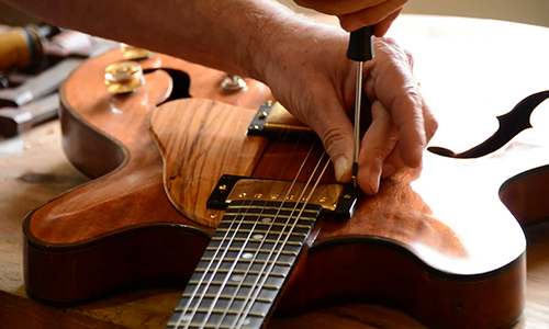 guitar-luthier-01-500x300.jpg