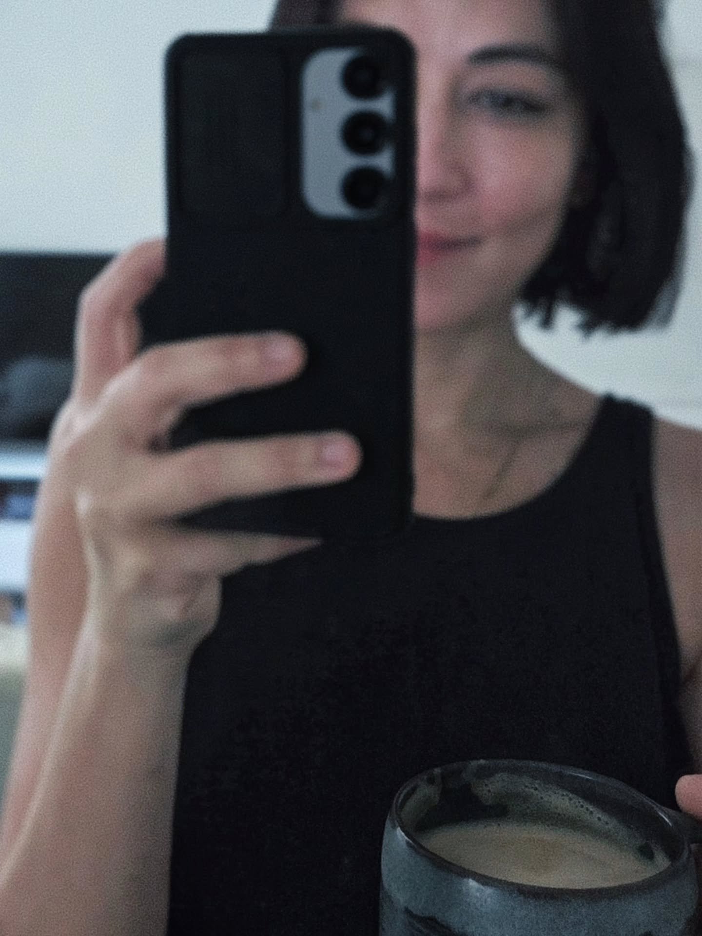 Uma cole&ccedil;&atilde;o che&iacute;nha de pe&ccedil;as nesse esmalte azul perfeito t&aacute; no ar no www.paguceramica.com

Ali&aacute;s o site t&aacute; bonito, ein, j&aacute; entrou l&aacute; pra ver? Caprichei, fiz at&eacute; newsletter pra voc&