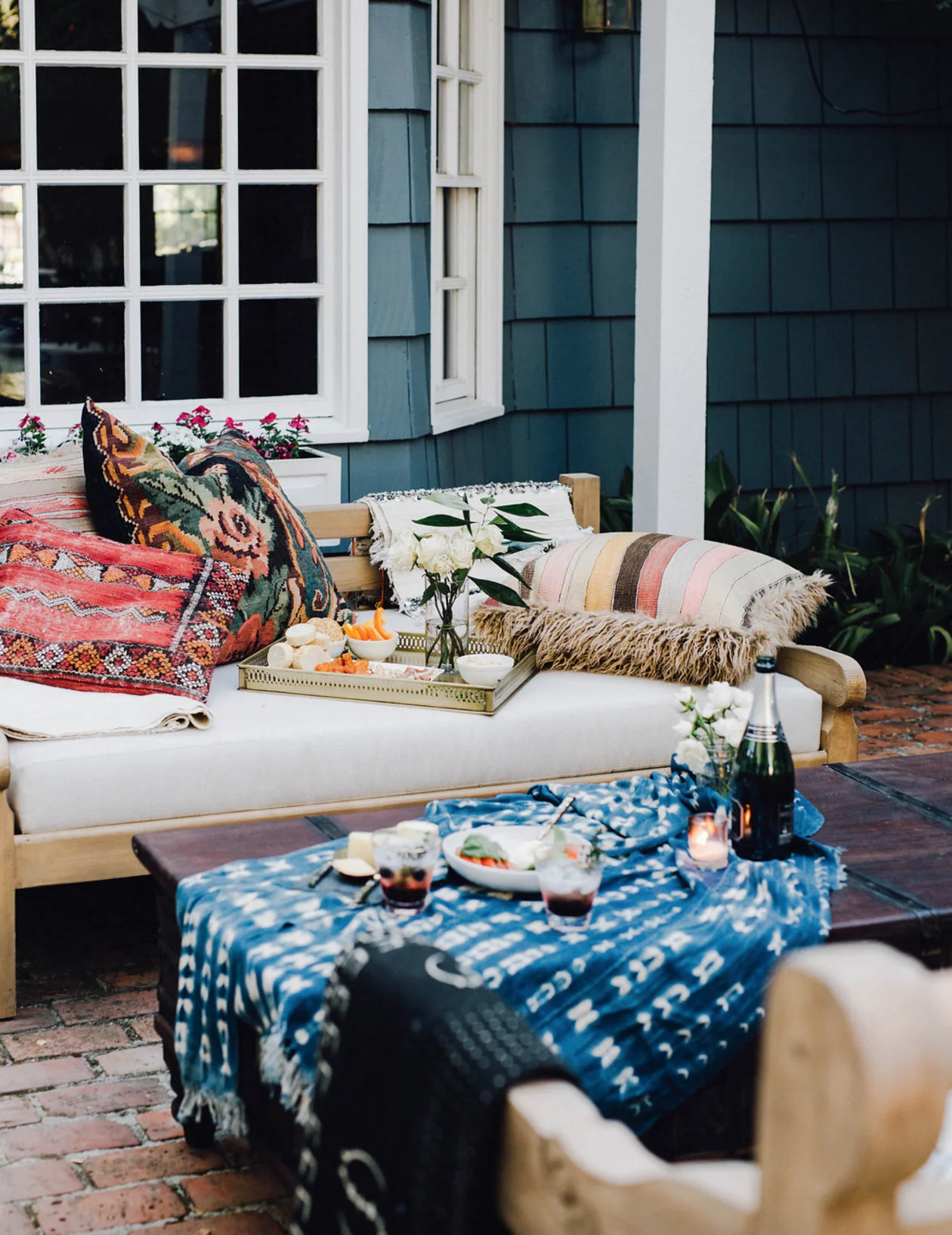 Okay, I realize this isn't a traditional living room. More of an outdoor living room - but I love it anyway!. Image via Cheetah is the New Black . 