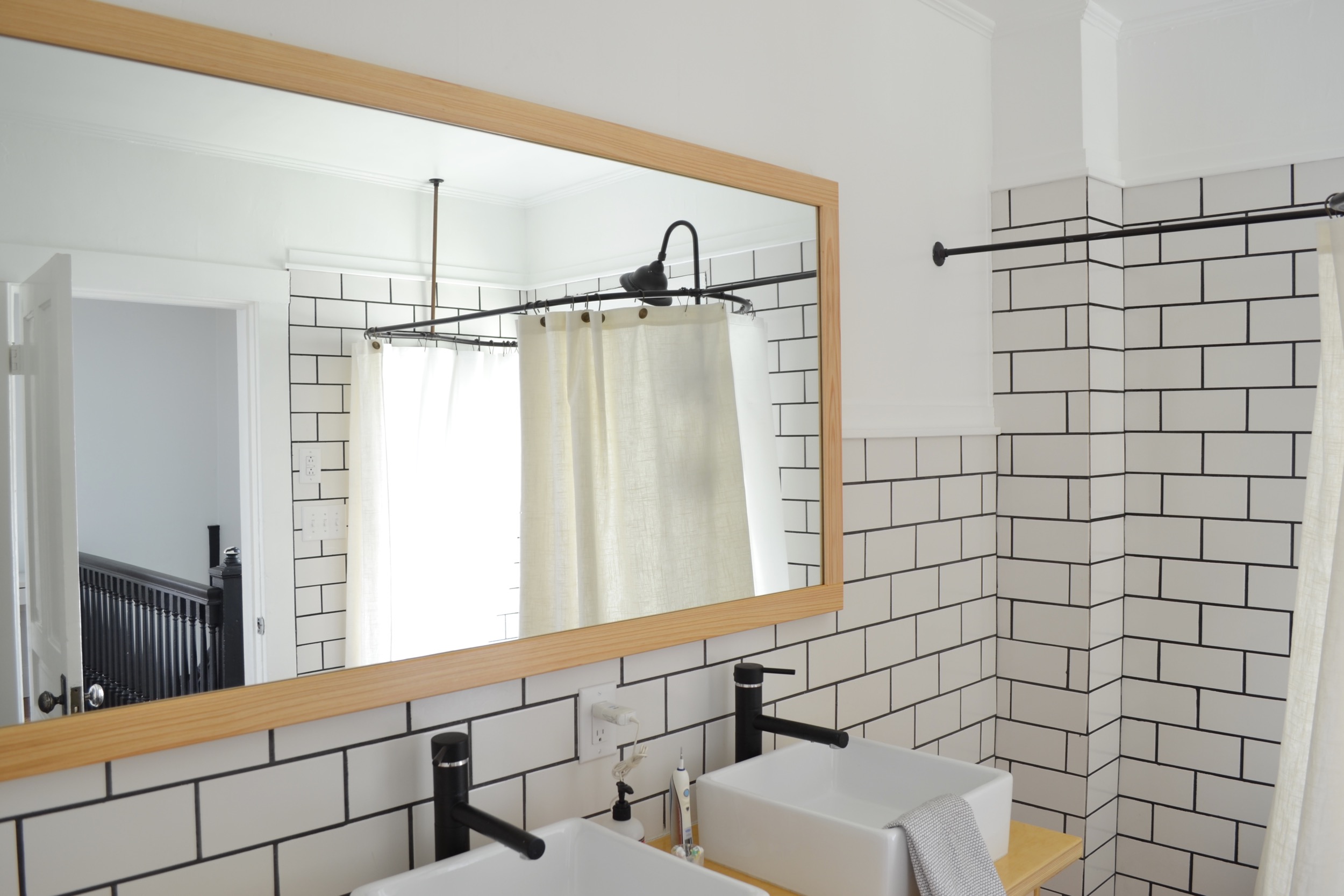 Bathroom-mirror-frame-idea4.jpg