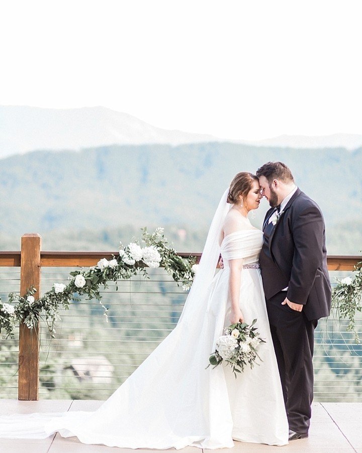 POV: Your wedding album looks like it belongs in the pages of a bridal magazine, but it still feels like YOU. 

You don't have to be a model to have photos that look like a luxury wedding magazine spread! With thoughtful posing and attention to detai