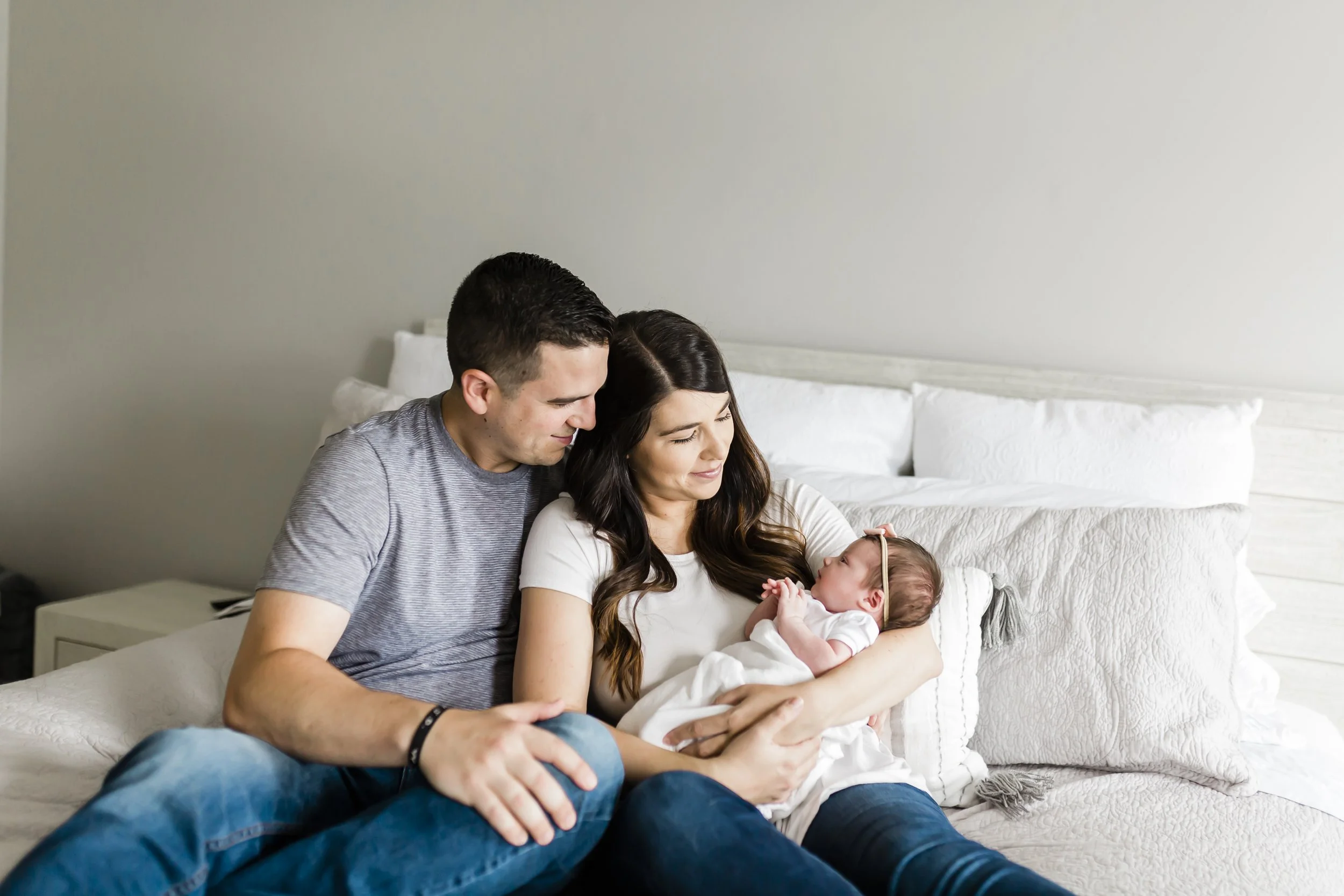 in home newborn session photographer lifestyle newborn session ideas lifestyle family and newborn photographer