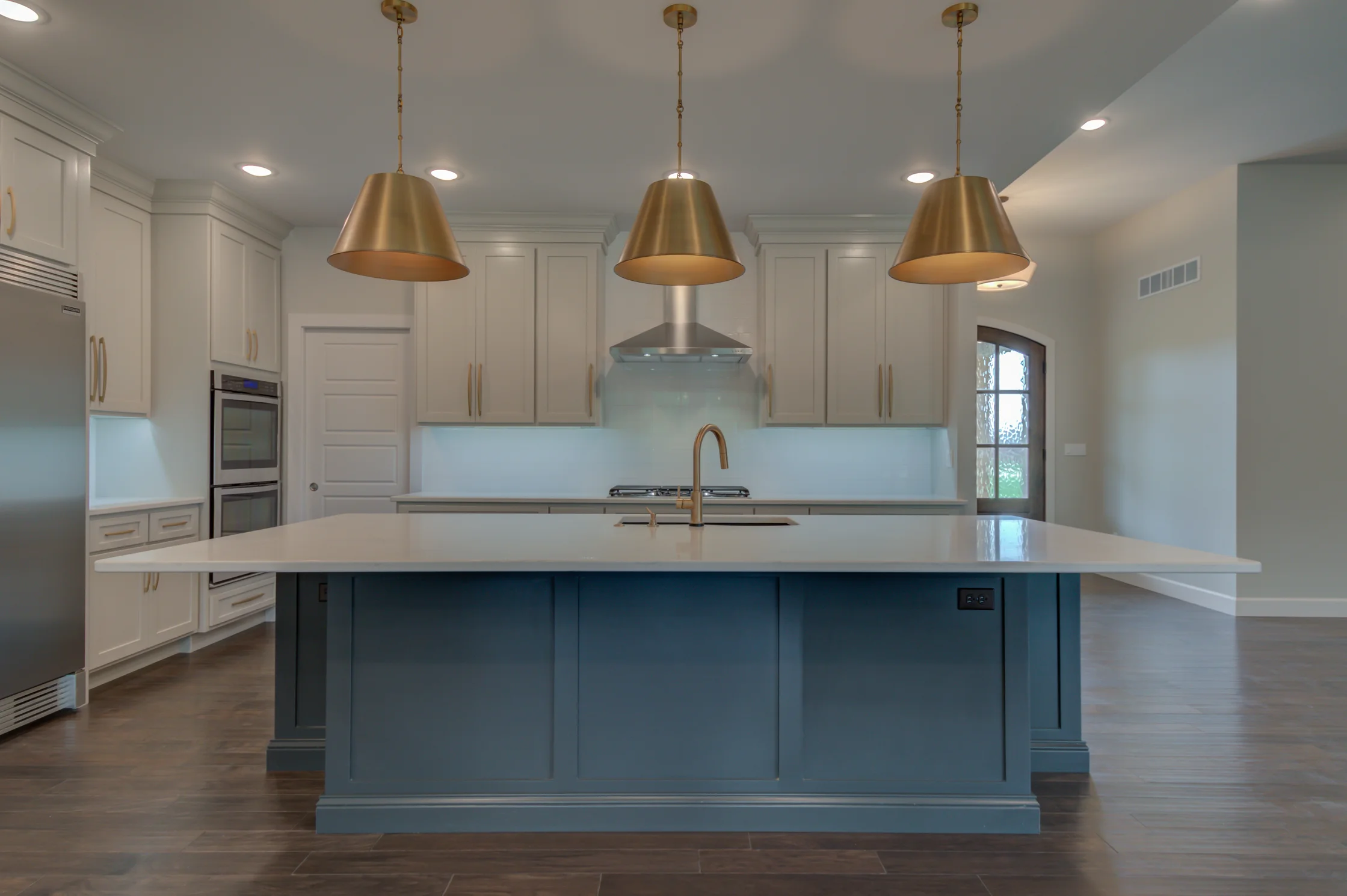 Large_Kitchen_Island.jpg