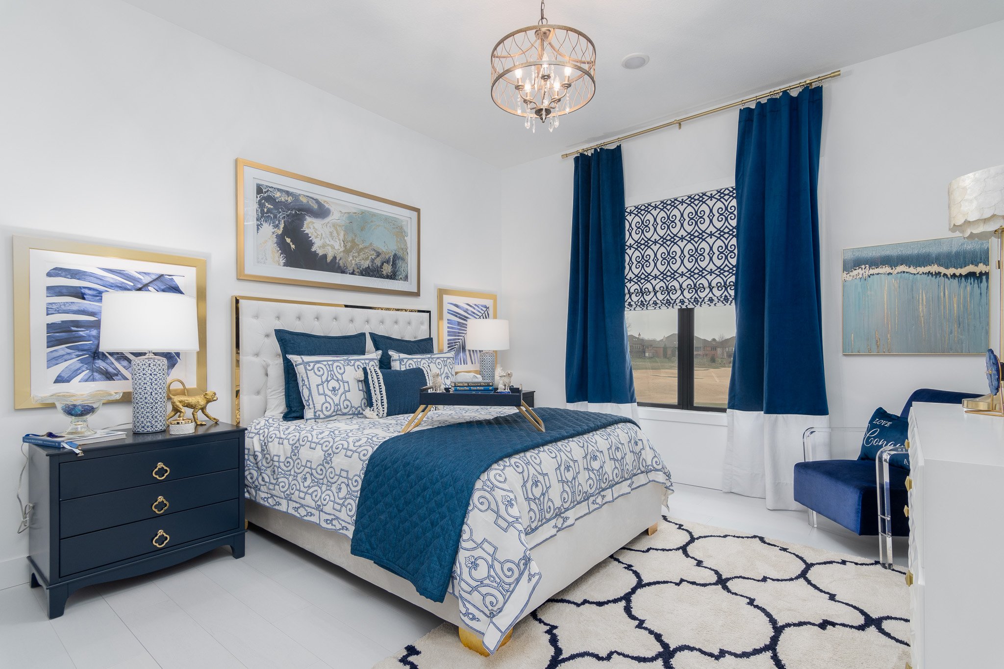 blue-white-gold-bedroom.jpg