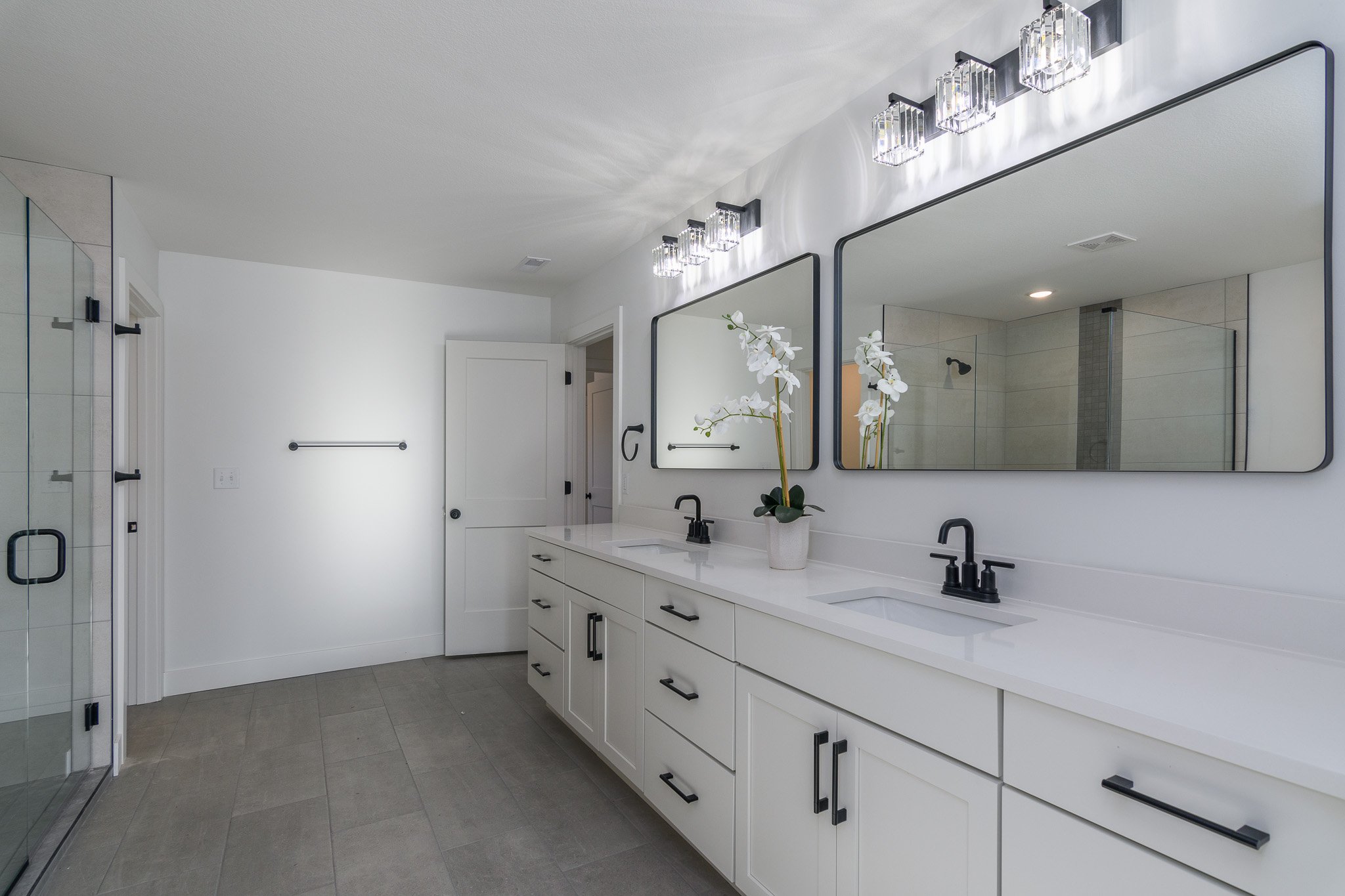 MAster bathroom with large double vanity - new home for sale - wooldridge mo.jpg
