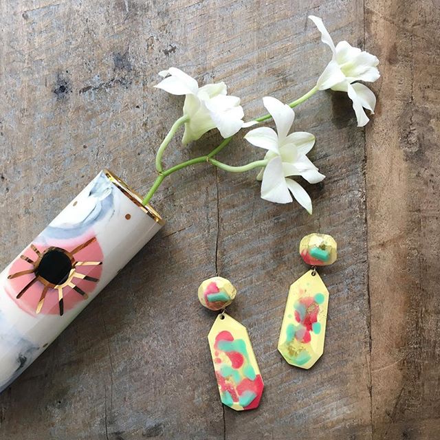 30% OFF SALE is still on ⭐️ promo SPRING30 ⭐️ discount applies to entire store ⭐️ international shipping available ⭐️
.
.
.
.
.
#fallingforflorin #hotblingmama #rubypilven #rubypilvenceramics #flockcuriosityassembly #nerikomi #porcelain #australianceramics #madeinaustralia #resinjewelry #resinbling #goldlustre #jacketdusters #ceramics #slabvase #flatlay #orchids #keywest #instasale #onlinesale #jewelry #australianjewelry