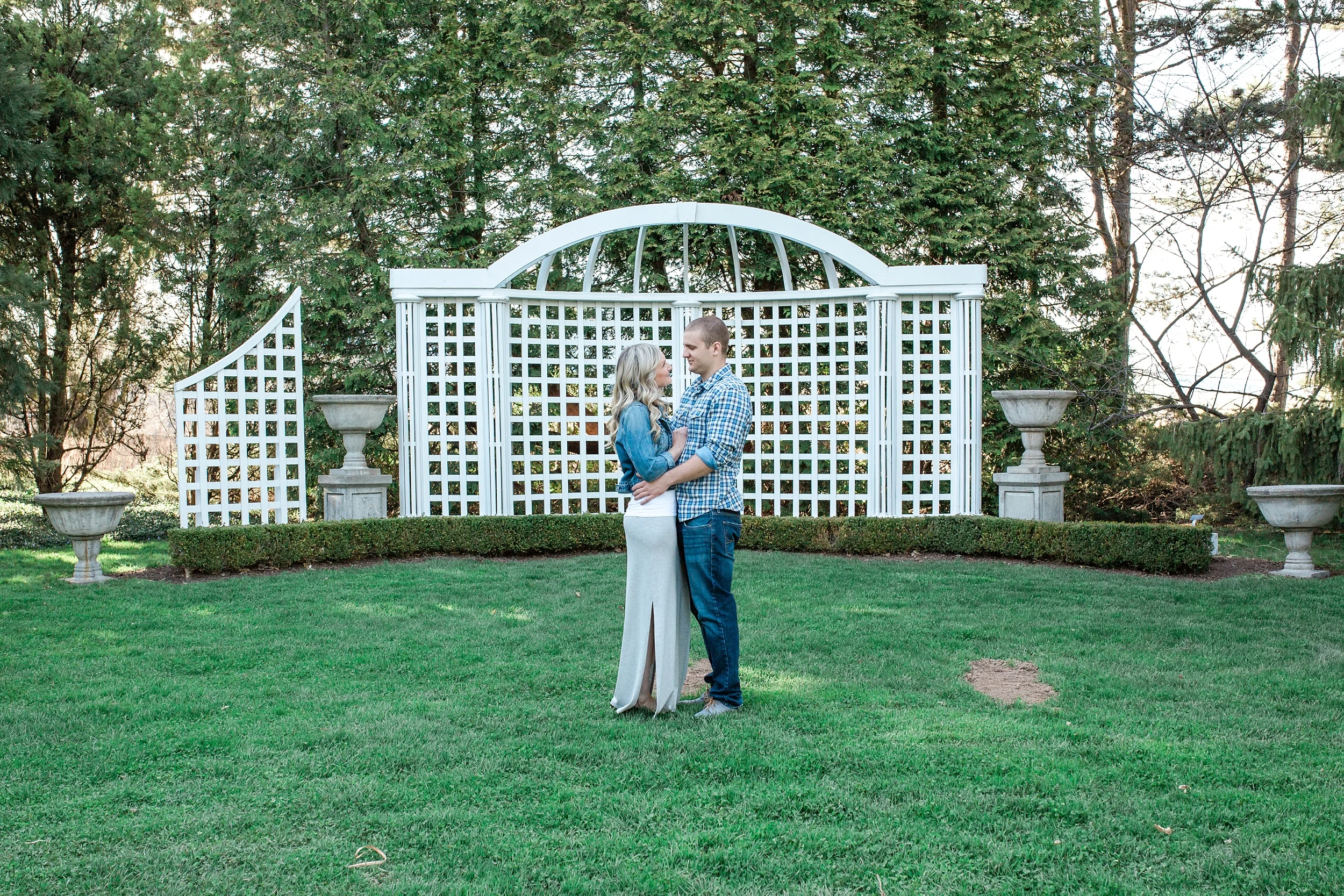 niagarabotanicalgardens-engagement_0001.jpg