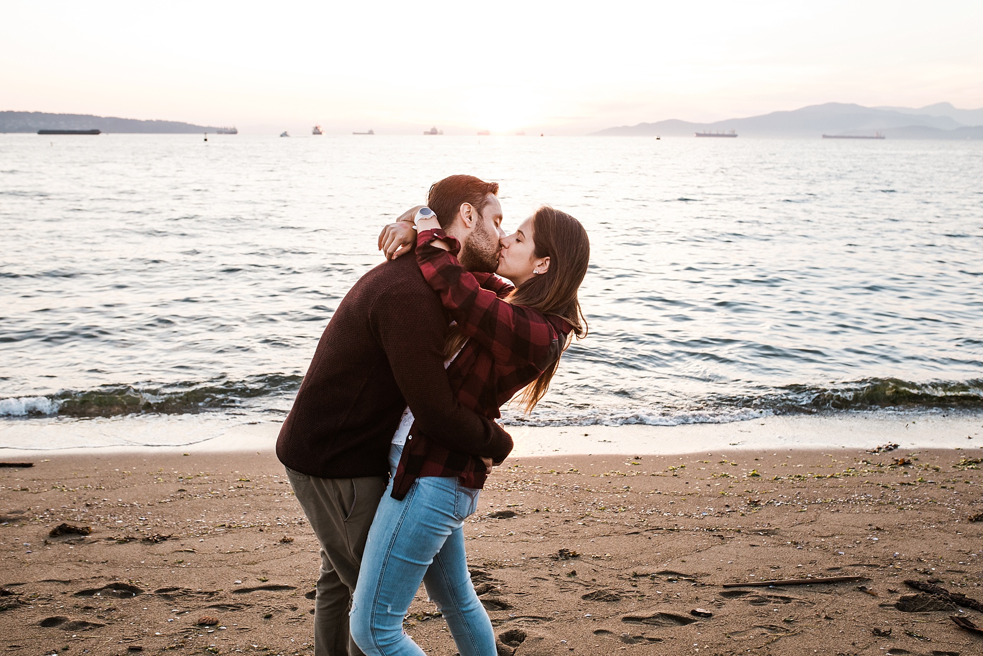 vancouver-englishbay-engagementphotos_0006.jpg