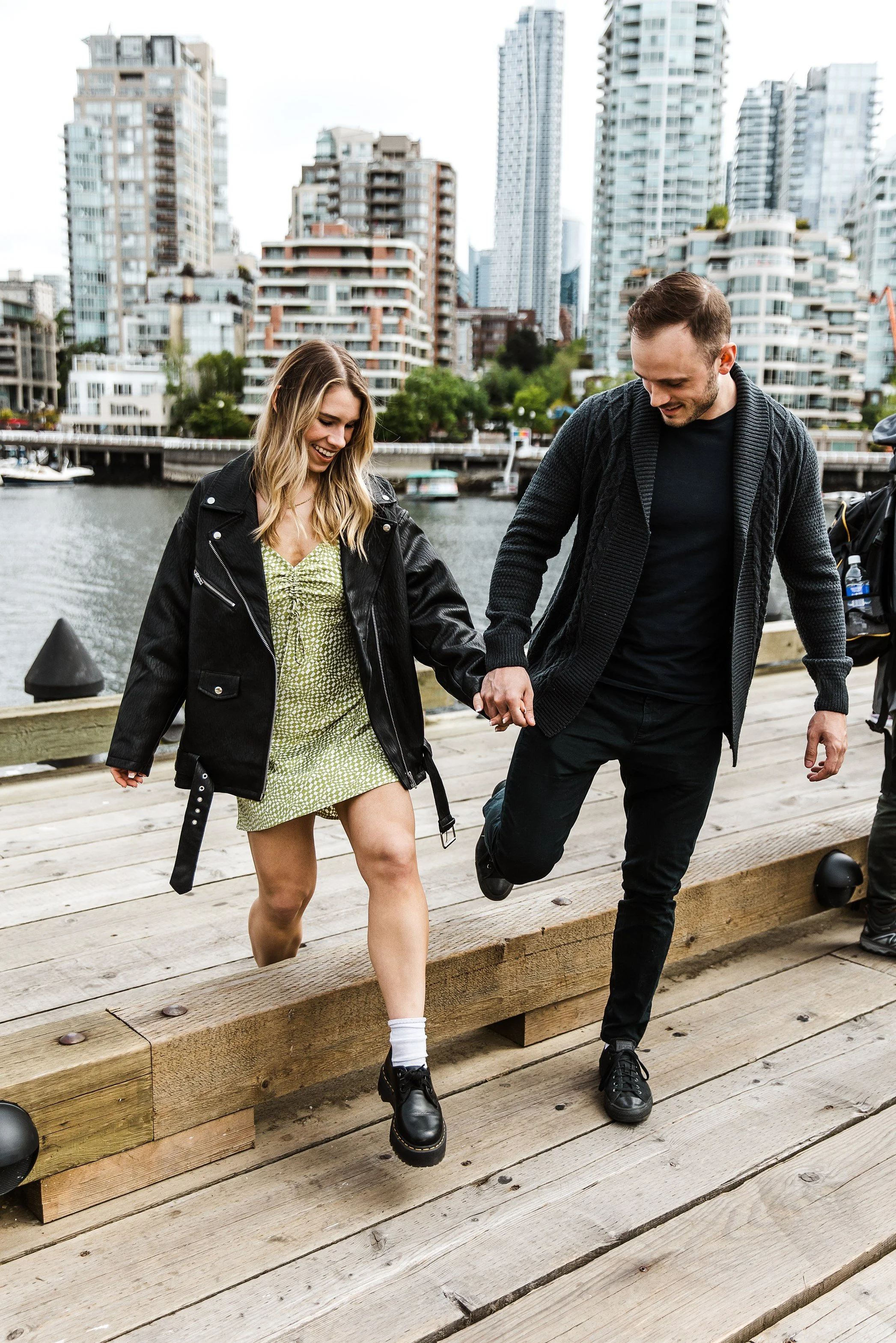 vancouver-wedding-photographer-granville-island-engagement-photos_0005.jpg