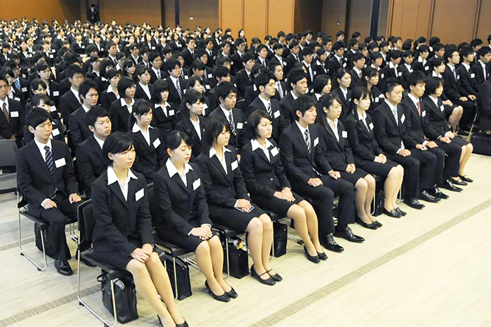 A mass of job hunters shown by nnt-sokuhou.com