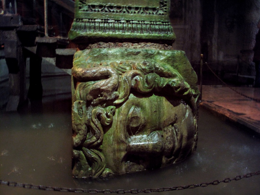 Istanbul_underground waterway_head statue.JPG