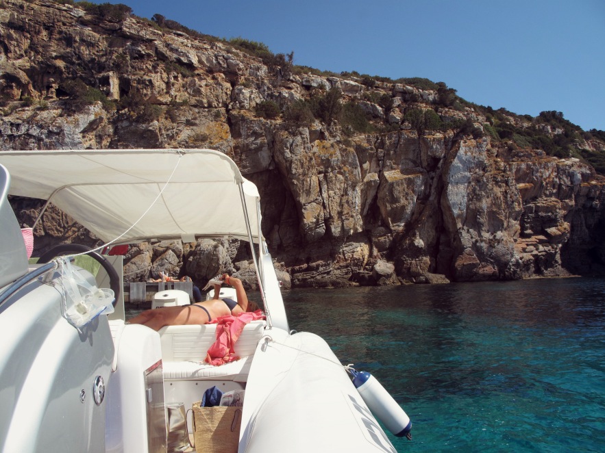 Ibiza_Boat_Torna reading.JPG