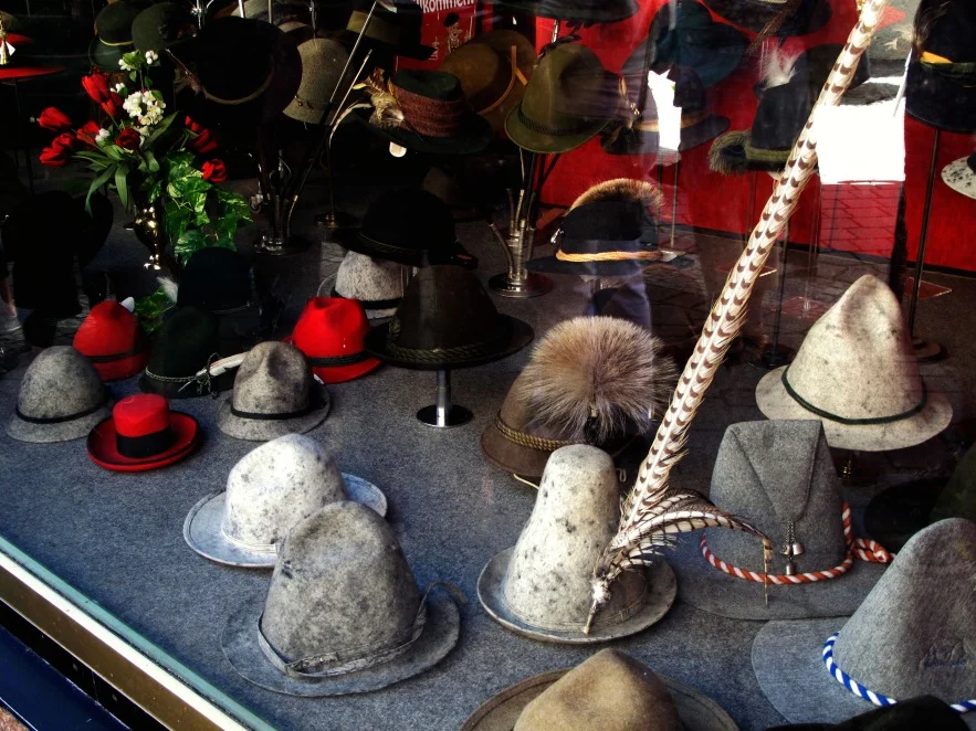 Salzburg_hats in window.JPG