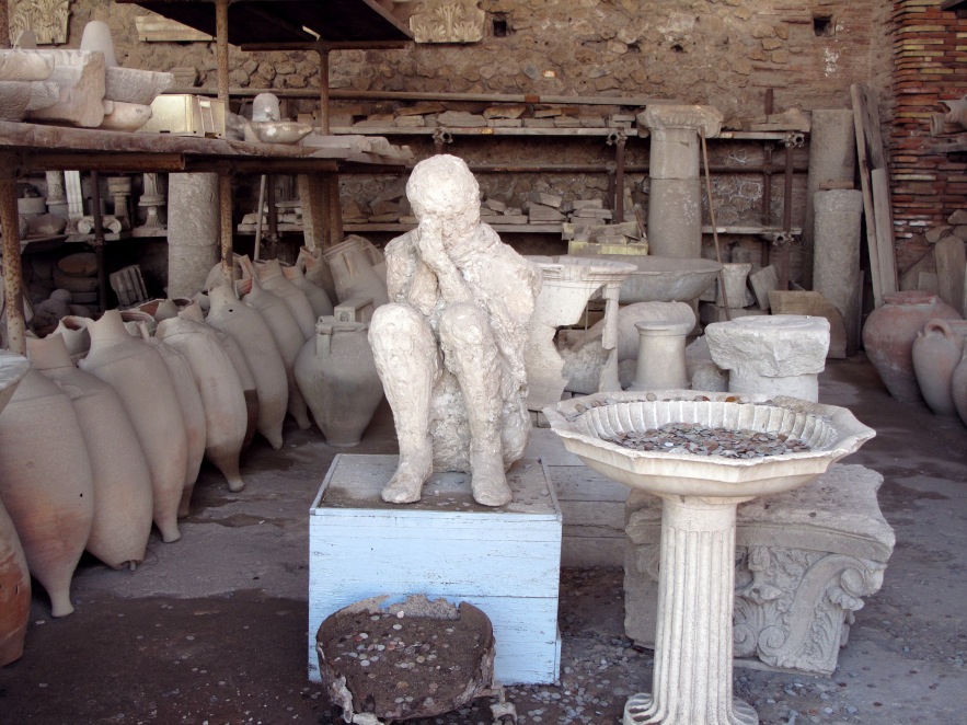 Pompei_crouched body_collection.JPG