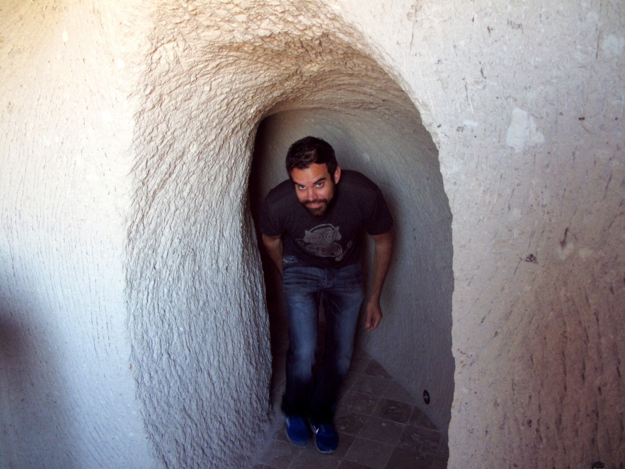 Cap_Reu_cave hotel room_entering viewing room_tunnel.JPG