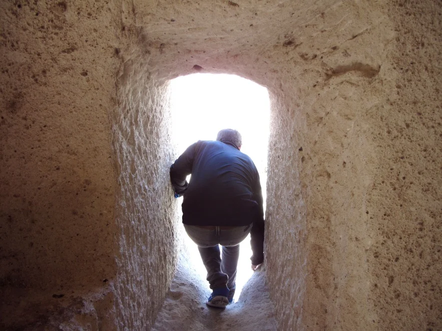 Cap_Reu_hike_leaving cave hole.JPG