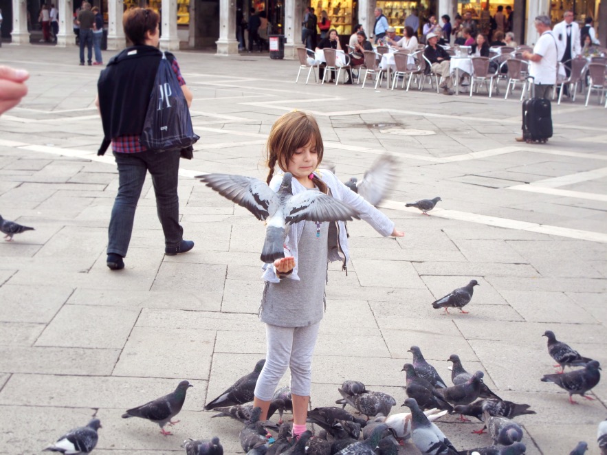 Venice_little girl pigeons.JPG