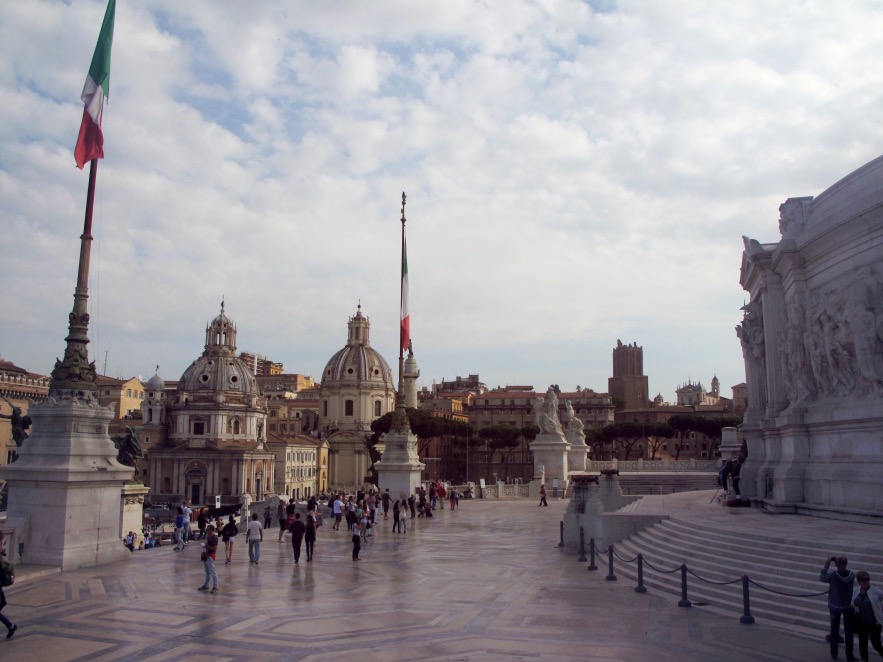 Rome_Venitian embassy_wide shot_flag.JPG